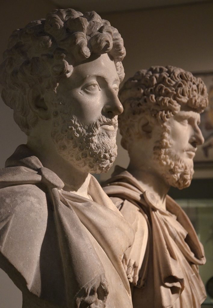 Bustes de Marc Aurèle (à gauche) et de Lucius Aurelius Verus, co-empereurs